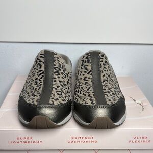 Easy Spirit Travel Time Pewter Leopard Print Shoes